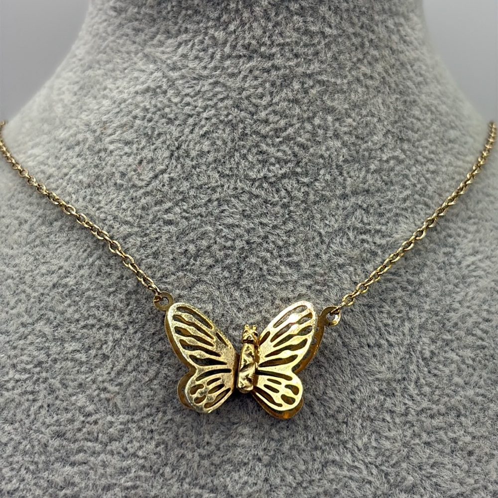 Vintage 80’s Gold Butterfly Pendant Necklace 15” - Picture 7 of 8